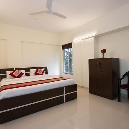 Отель Oyo 9052 Leisurely Abode Khadki Экстерьер фото