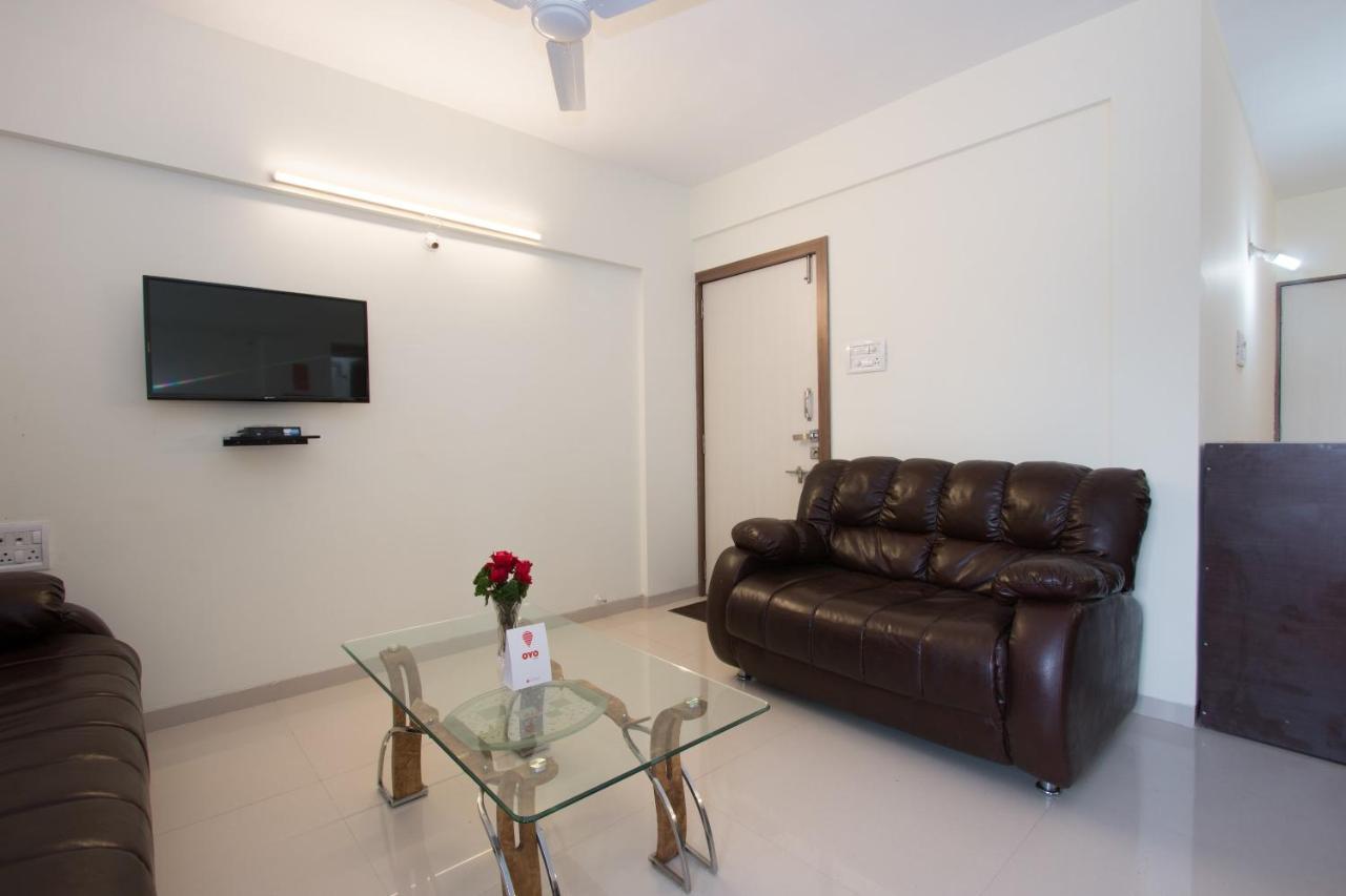 Отель Oyo 9052 Leisurely Abode Khadki Экстерьер фото