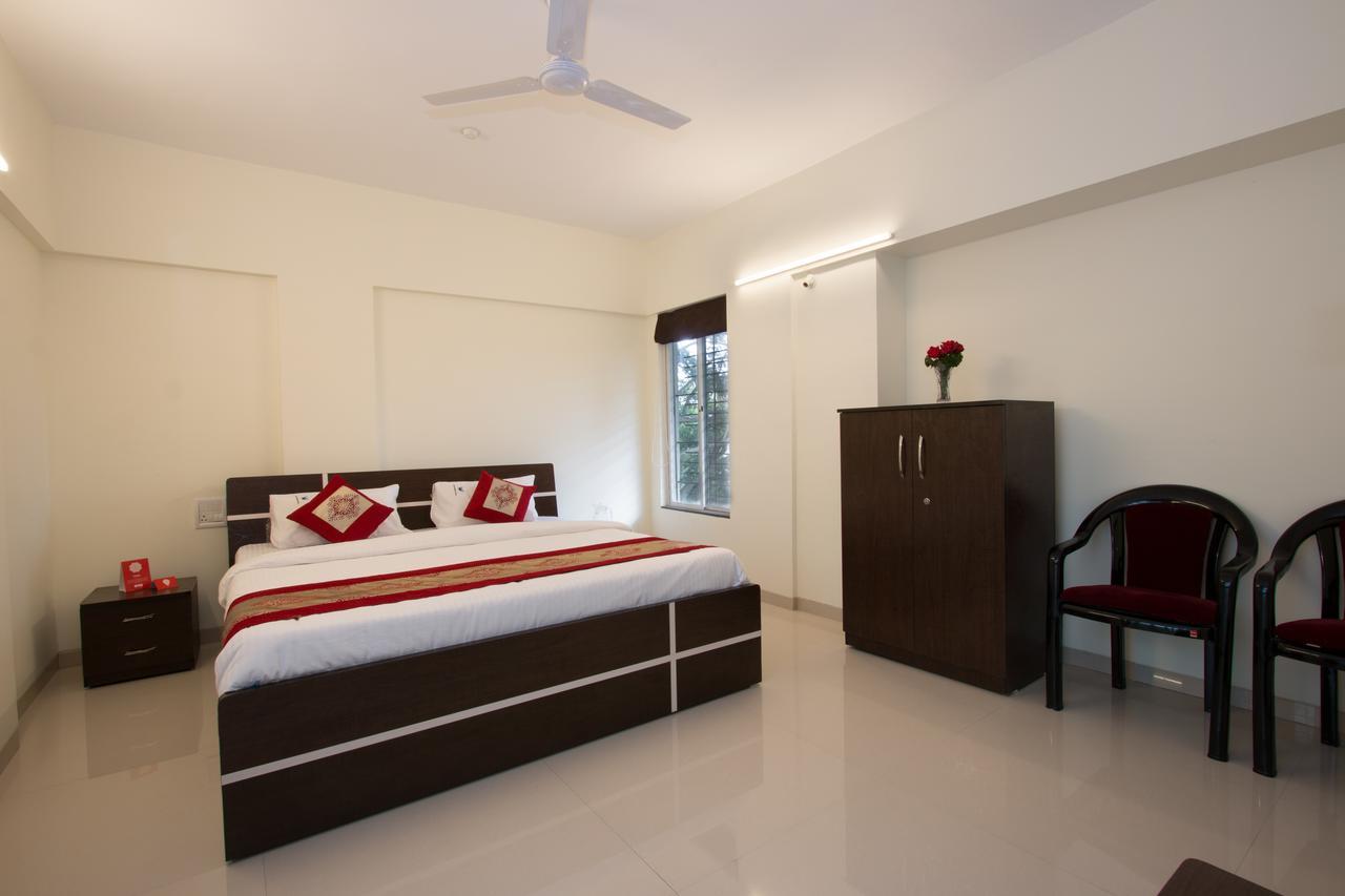 Отель Oyo 9052 Leisurely Abode Khadki Экстерьер фото