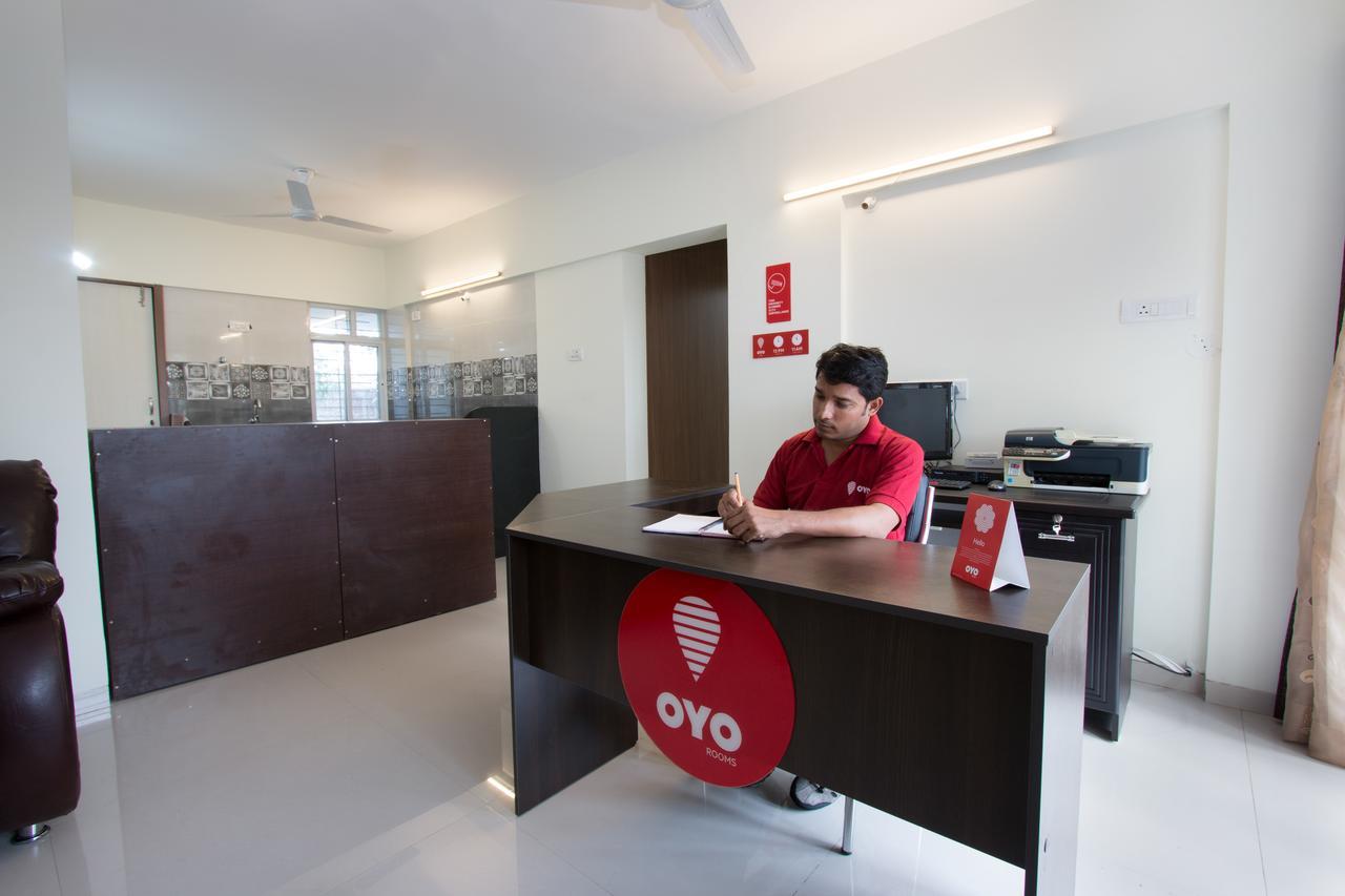 Отель Oyo 9052 Leisurely Abode Khadki Экстерьер фото
